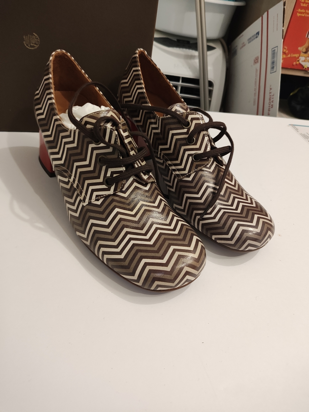 Chie Mihara Chevron Lace-Up Oxfords in Brown and Cream - Picture 15 of 16
